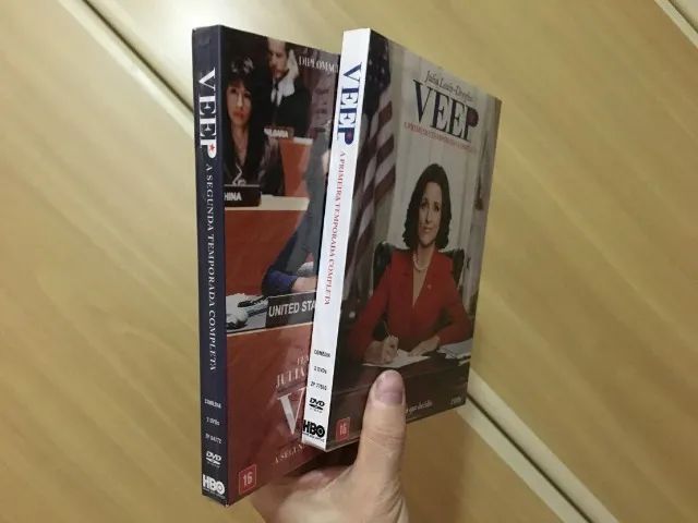 serie VEEP com Julia Louis-Dreyfus 1ª e 2ª temporadas - 2 box original - Foto 2