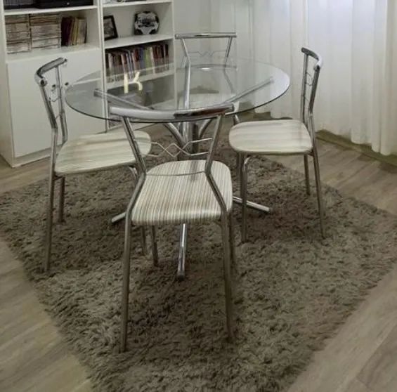 Mesa de Jantar redonda com tampo de vidro e 4 cadeiras - Foto 3