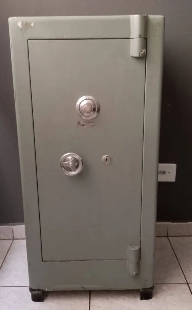 Cofre a venda fechadura e senha funcionando 