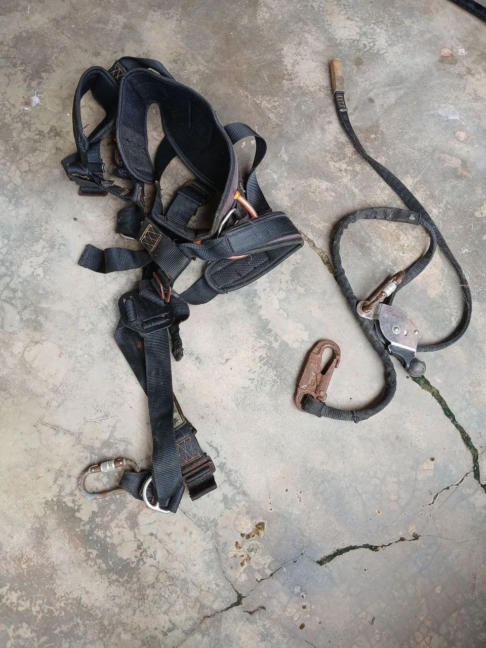 VENDE-SE UM CINTO SUSPENSÓRIO PARA ELETRICISTA/ TELECOM