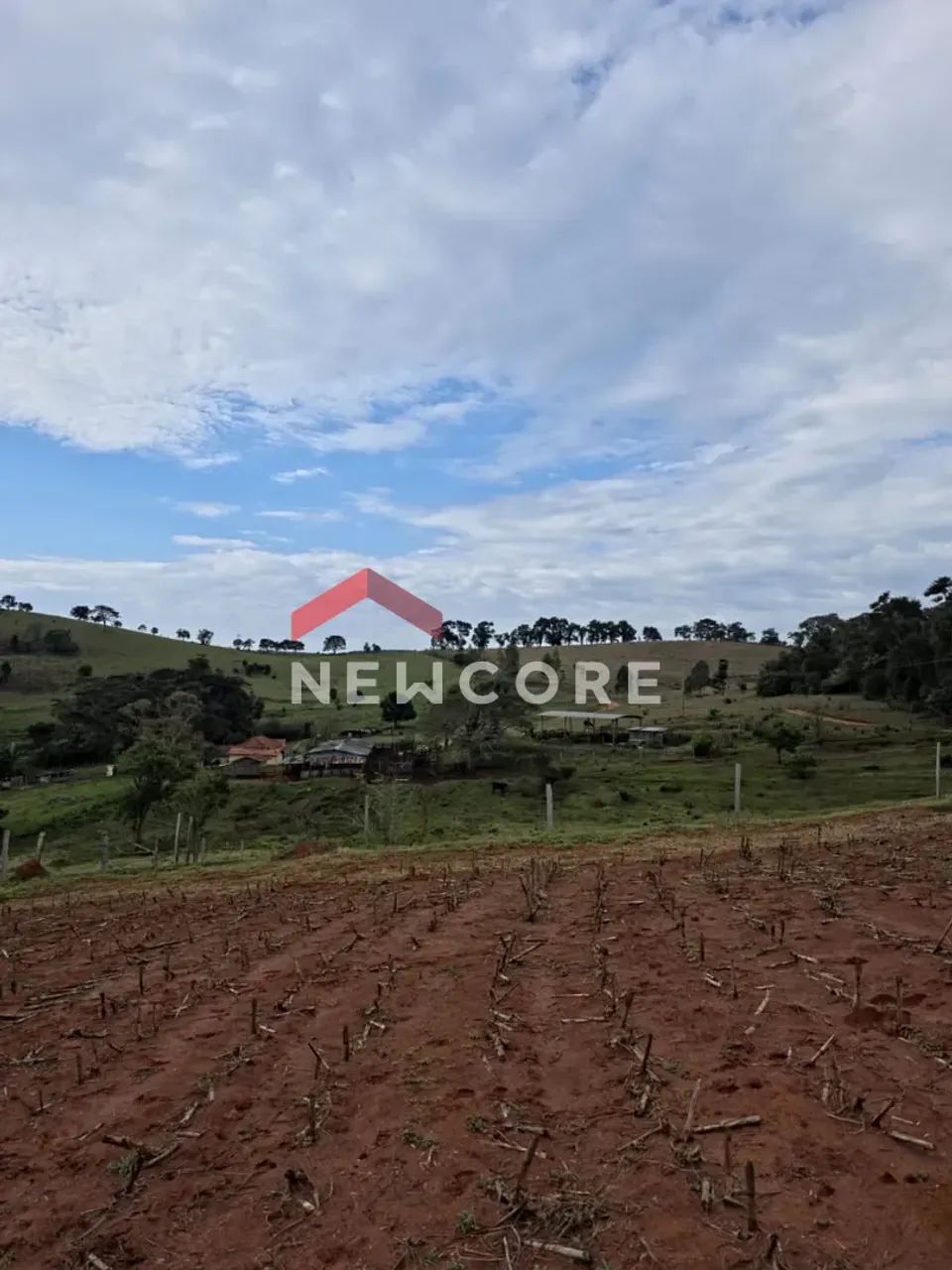 Sítio em Pardinho - Centro - Pardinho/SP