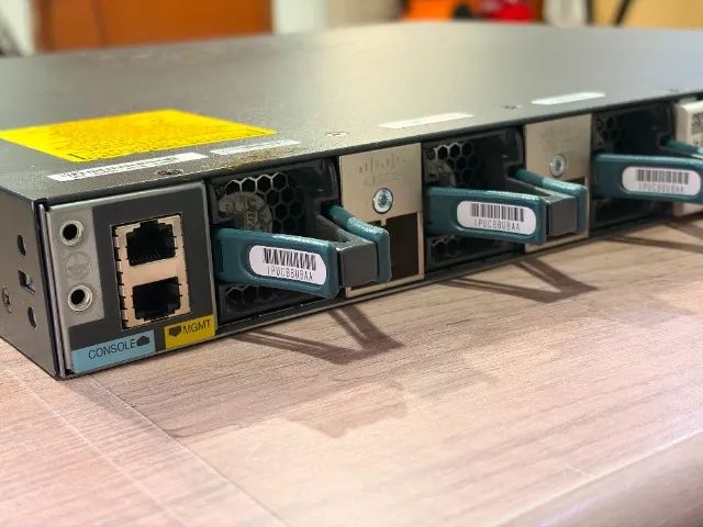 Switch Cisco Catalyst 3650 - 48 Portas Gigabit + 4x SFP - Foto 3