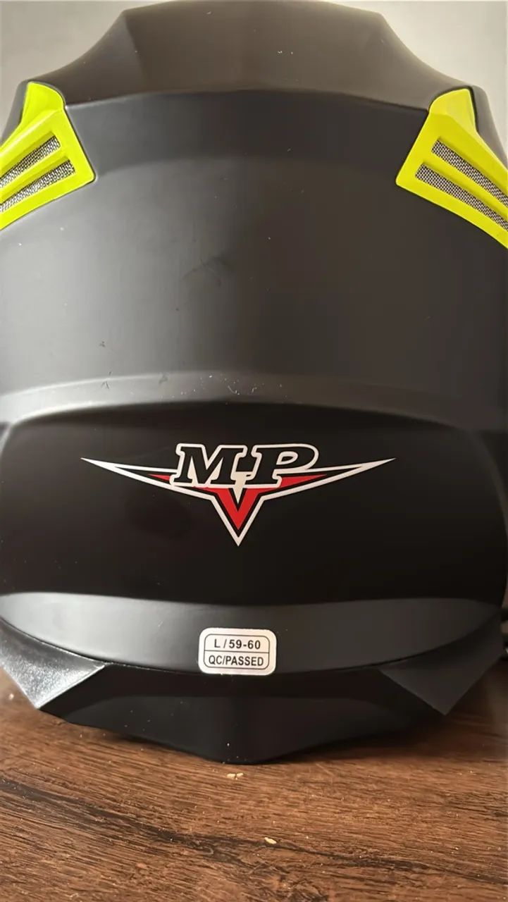 Capacete escamoteável com óculos de escuro. Nunca usado! - Foto 5