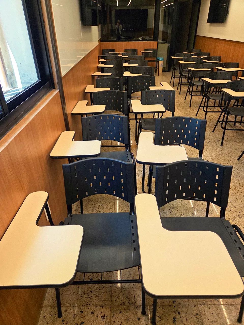 Cadeiras escolares com braço, usadas em ótimo estado  - Foto 4
