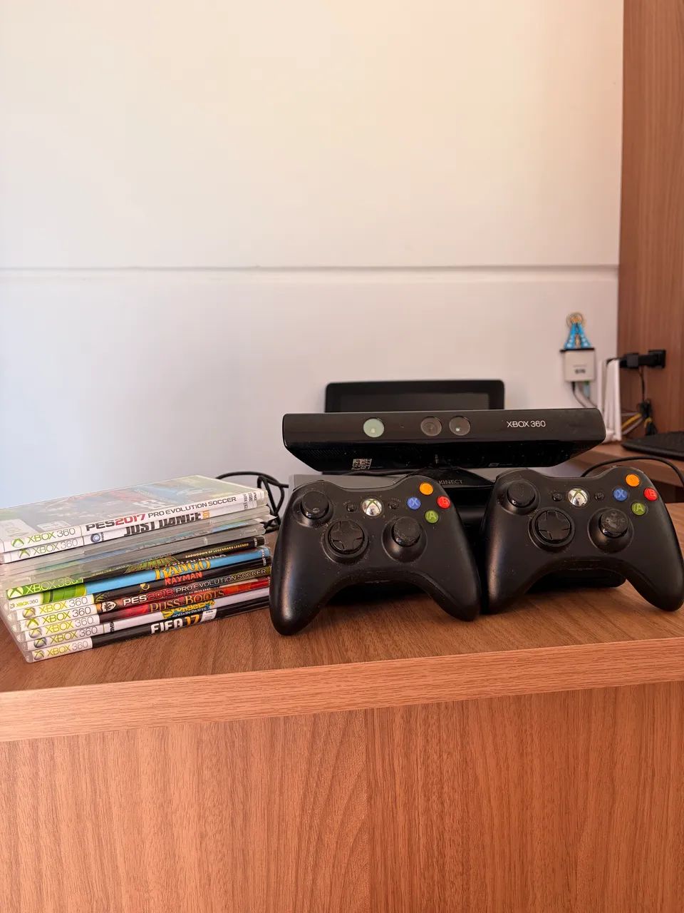 Xbox 360+ KINECT + 20jogos + 2controles - Foto 3