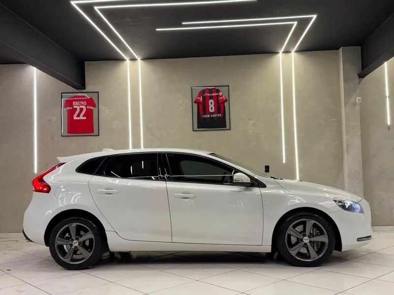 Volvo V40 T-4 KINETIC 2.0 Aut., foto 4 de 14