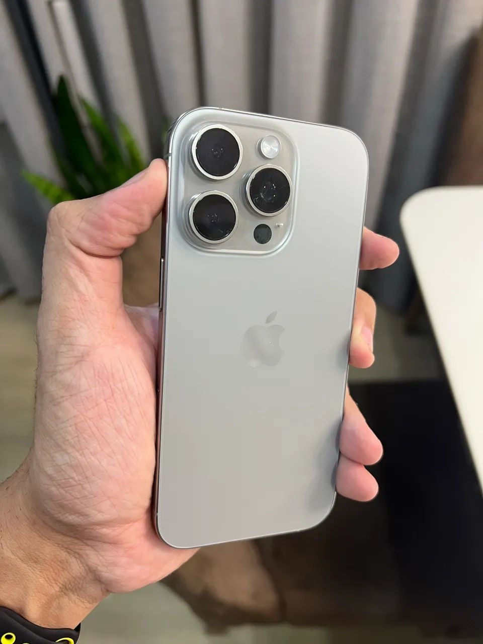 iPhone 16 Pro - Natural Titanium (128 GB)