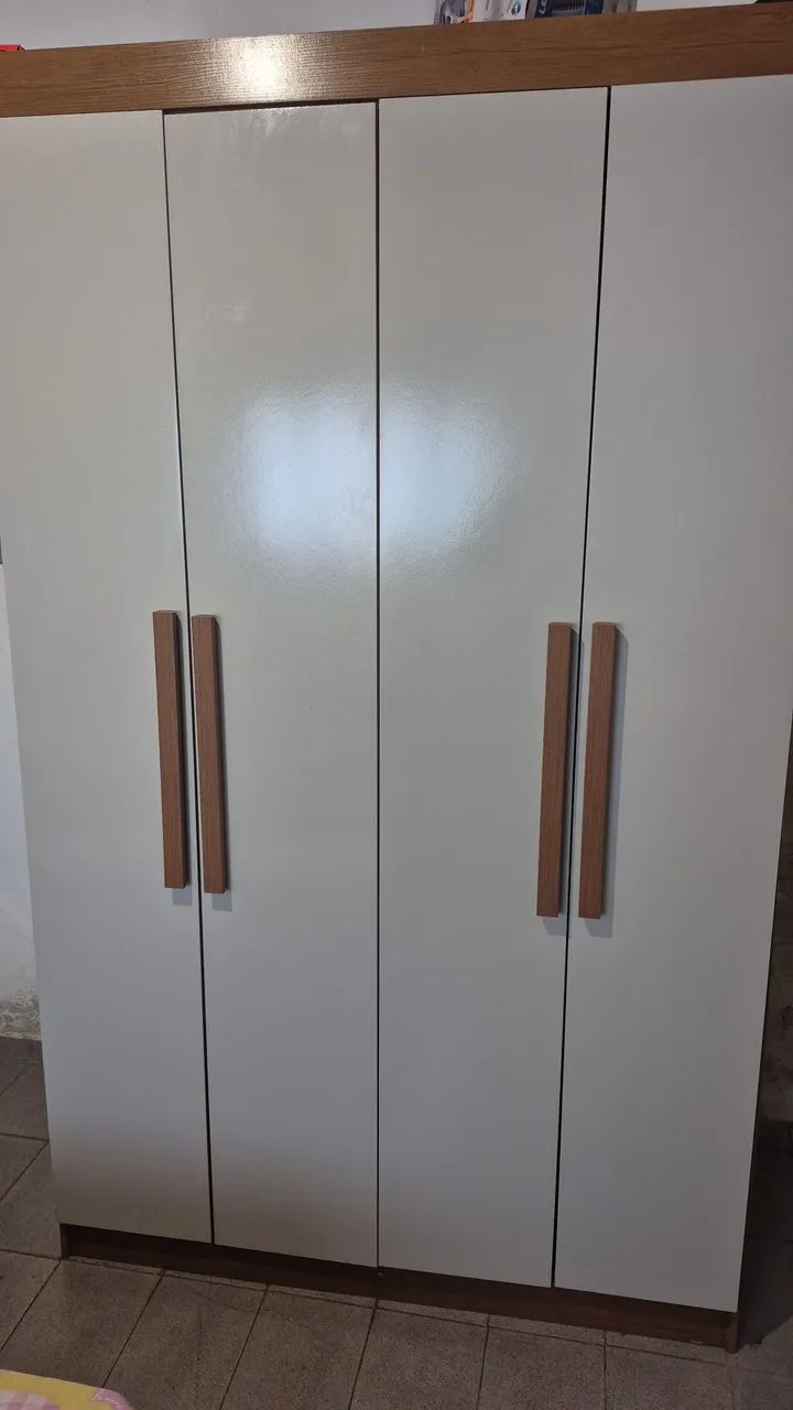 Guarda roupa -4 portas 