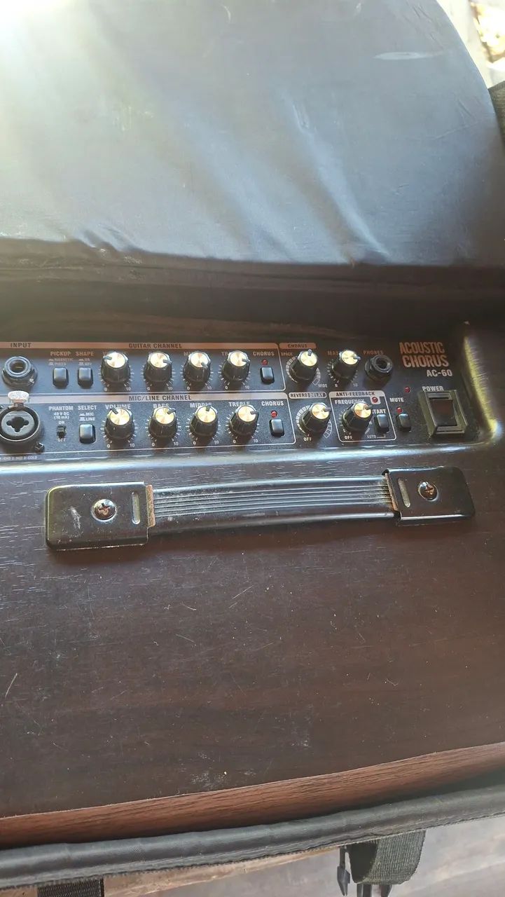 Amplificador Roland AC-60 - Foto 5