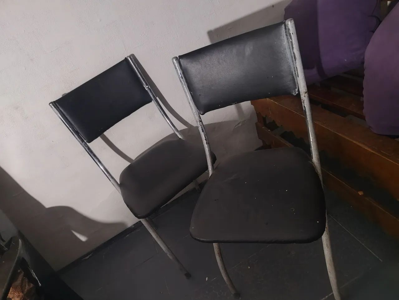 Vendo 3 cadeiras usadas boas - Foto 2