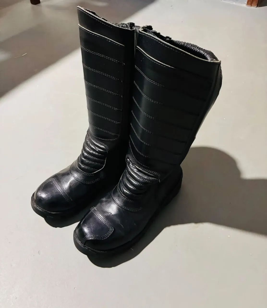 Bota de bombeiro cano longo preta - Foto 3