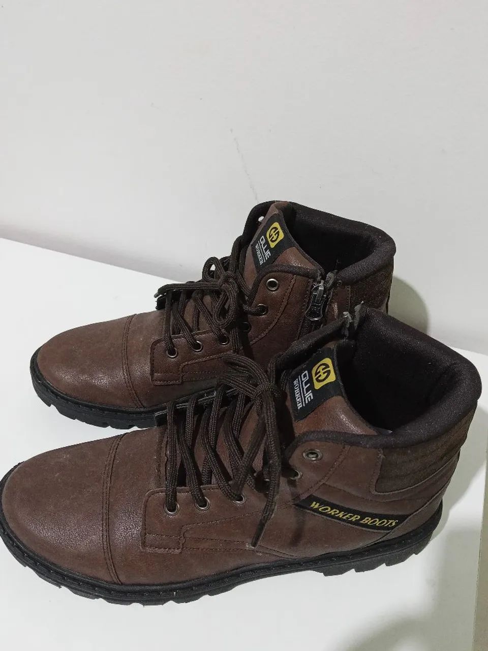 Botas na cor Marrom - Foto 3