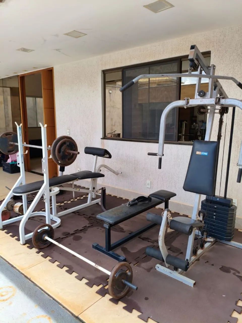 Academia residencial completa em ótimo estado