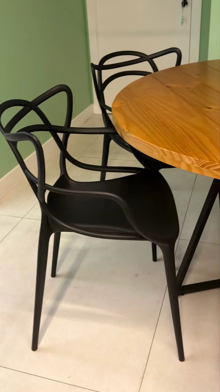 8 cadeiras normais e 2 altas para bancada. Estão como novas - Foto 3