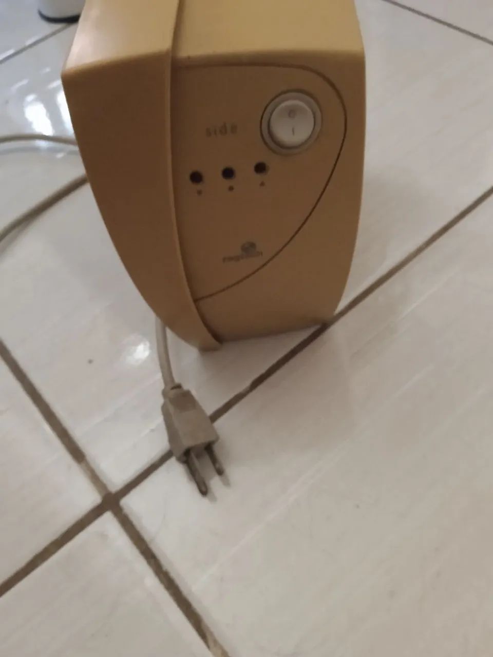 Estabilizador 300 va  - Foto 2