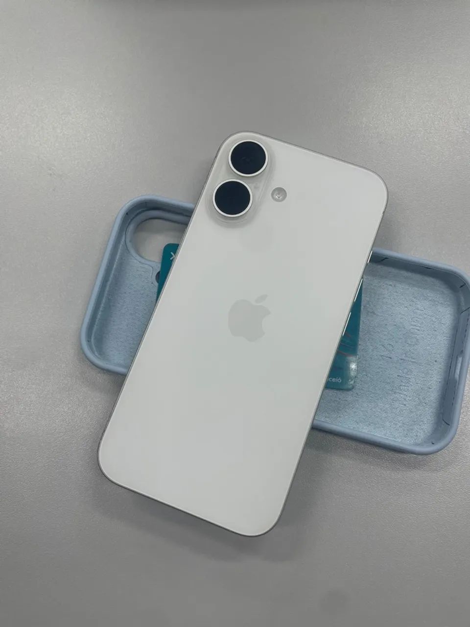 iPhone 16 semi 