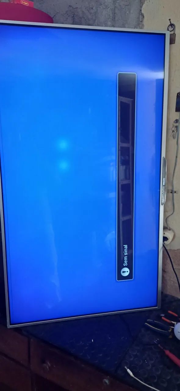 TV Philips 47 polegadas com defeito a tela Tremendo e com listra - Foto 4