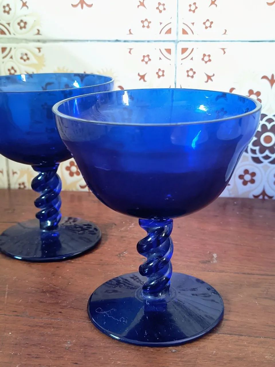 Taças de vidro opalina azul antigo colecionador antiquário vintage rústico cozinha jantar - Foto 2