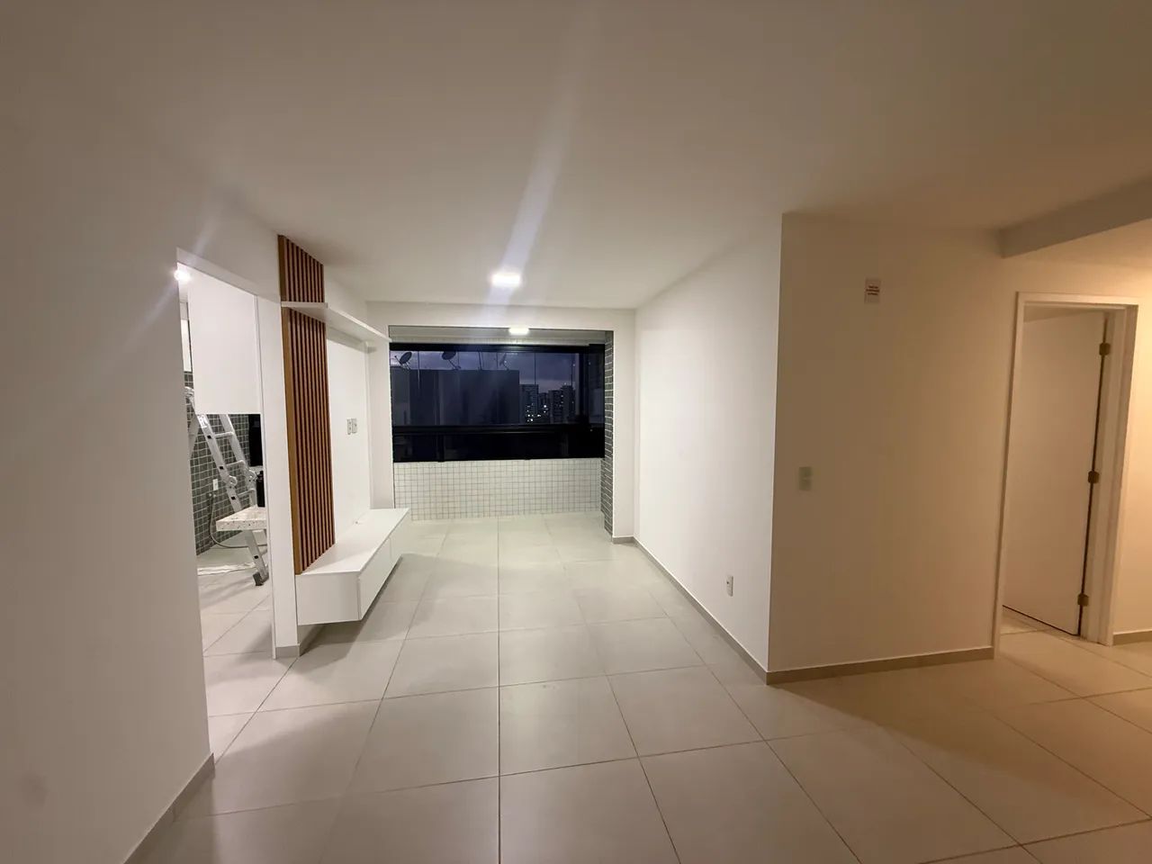 Alugo Apto Novo 3 Quartos Mobiliado | Smart 445 - Ponta Verde - Foto 2
