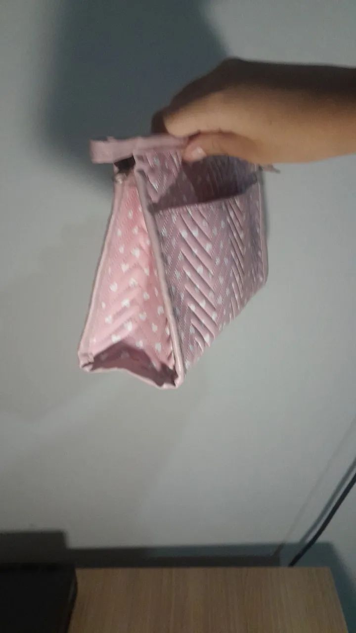 Necessaire Rosa com corações brancos - Foto 2