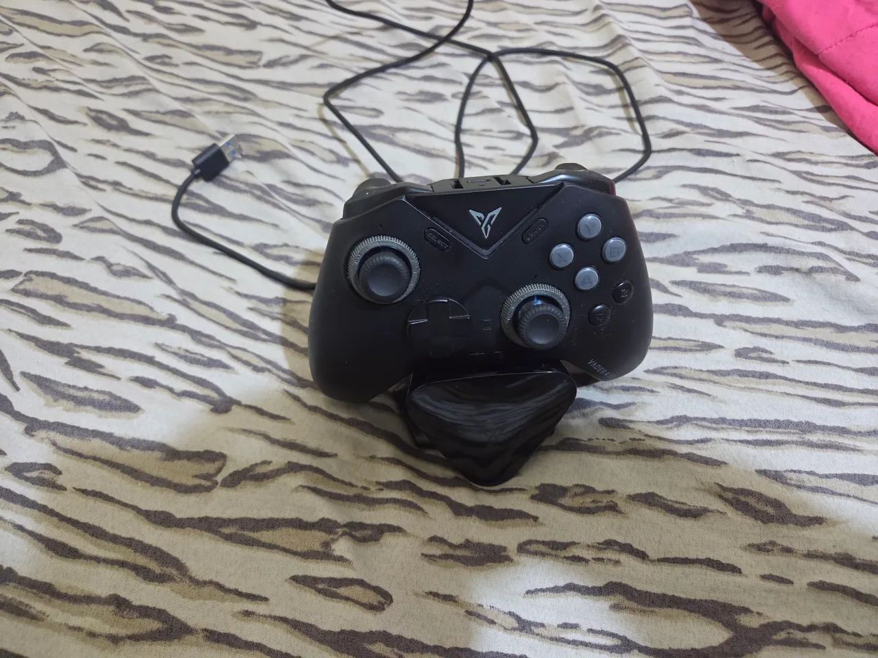 Flydigi Vader 4 Pro com base de carregamento - Foto 4