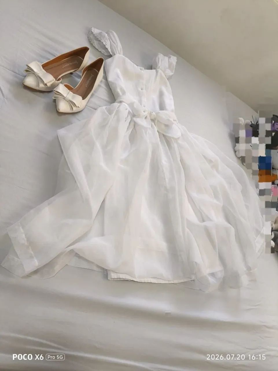 DESAPEGANDO DE VESTIDO E SAPATO