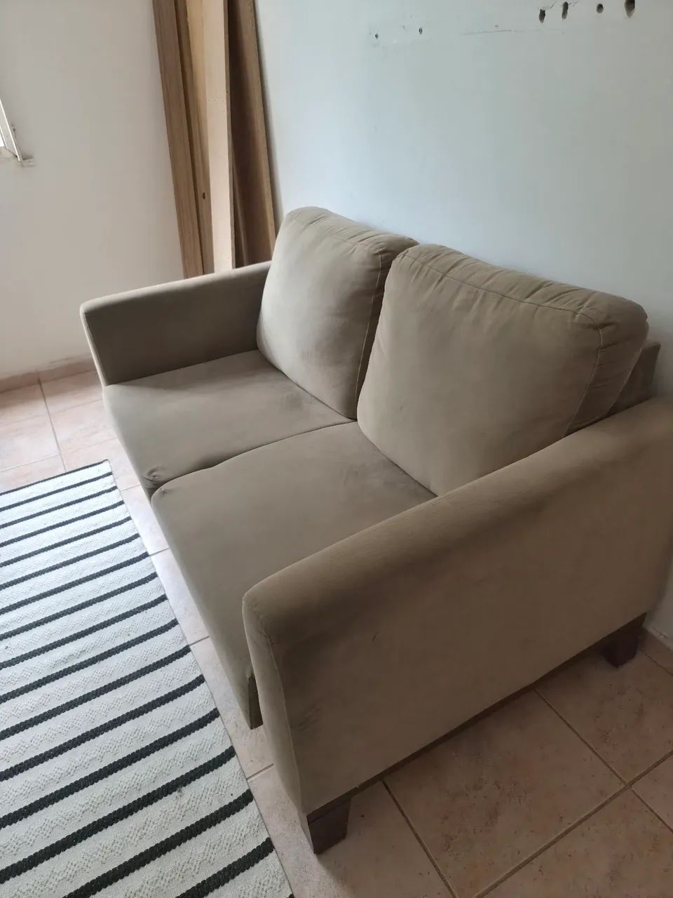 sofa 2 lugares 1,55cm cor castor, tecido veludo, sofá da Castro Alves.  - Foto 3