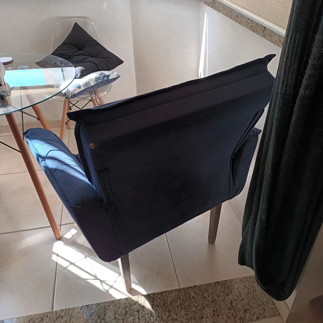 Poltrona de suede azul - Foto 2