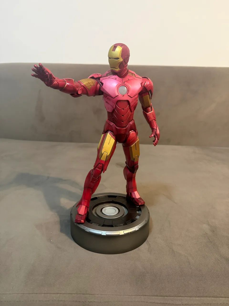 Iron Man (Homem de Ferro) - Miniatura Articulada com Base LED - Foto 5