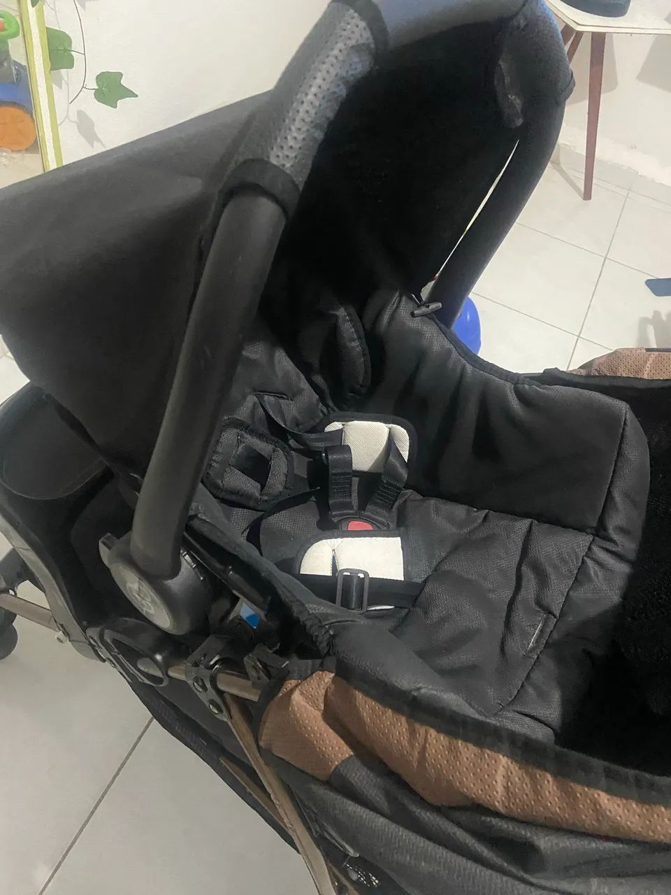Carrinho de bebê e bebê conforto - Foto 5
