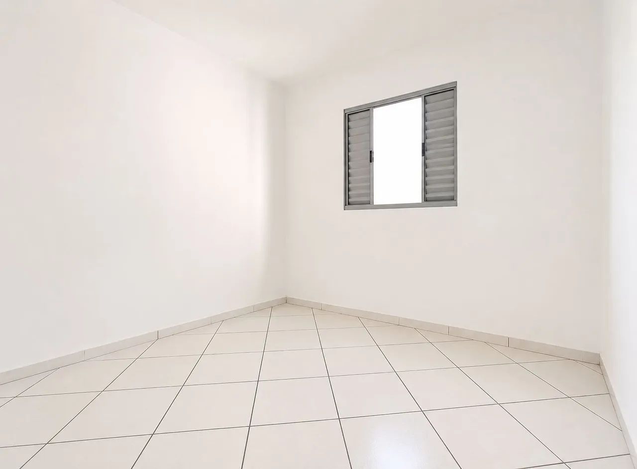 ALUGA-SE QUARTO EM STA. BÁRBARA 