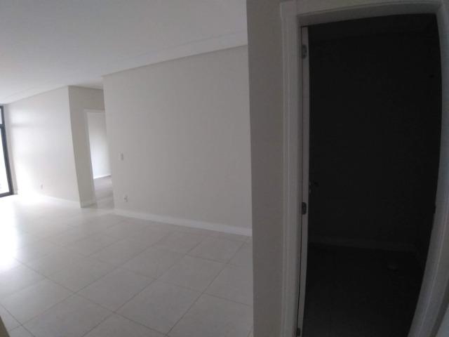Apartamento 2 Suítes 97 M².Sacada com Churrasqueira, Lavabo, 1 Vaga no Centro