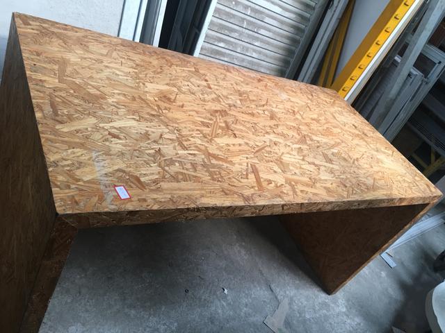 Mesa de madeira maciça!!!! Ótimo estado de conservação - Foto 4