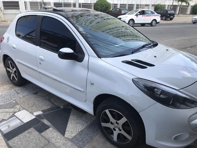 Peugeot 207 Quiksilver teto solar, aro 15, black piano, branco, completo - Foto 2