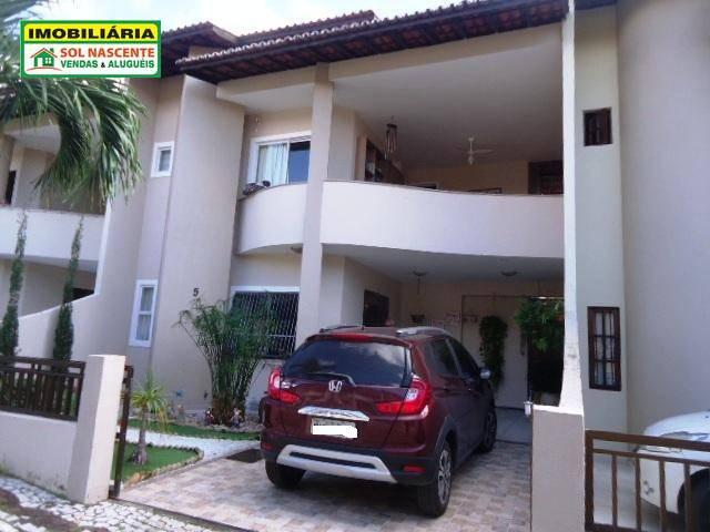Casa duplex em condomínio
