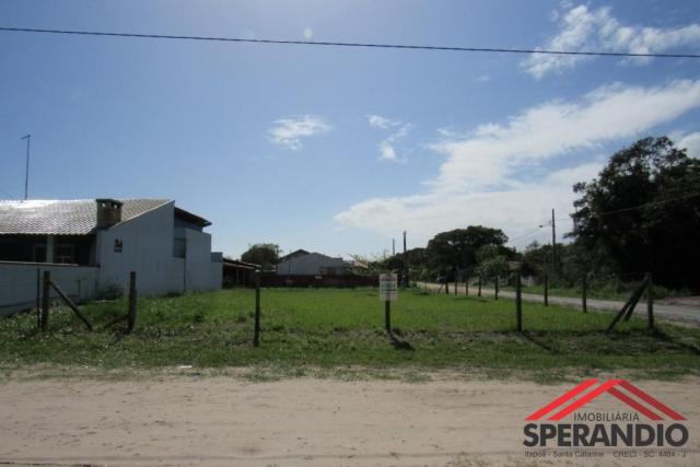 Terreno limpo de esquina c/ 384m², baln. uirapuru