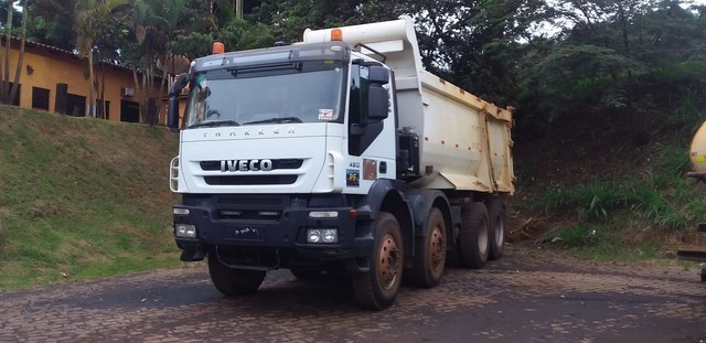 IVECO TRAKKER 8X4 2011