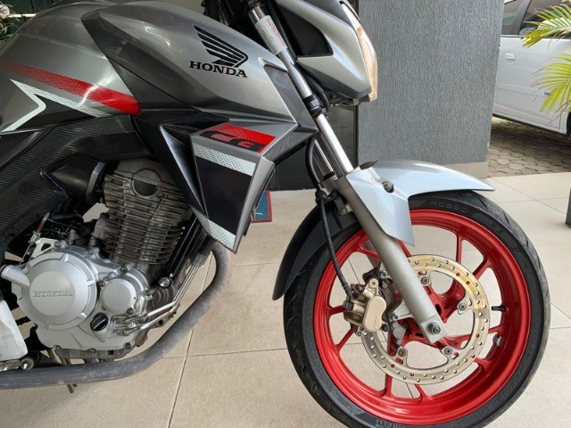 CB TWISTER 2018 COM APENAS 11 MIL KM.