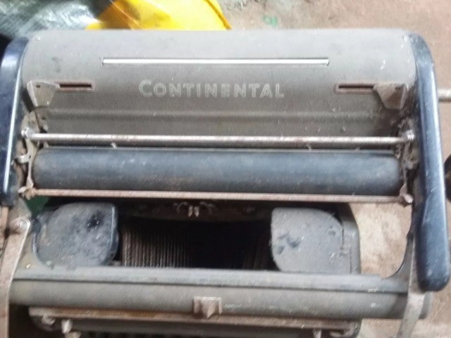 Rara máquina de datilografia Continental - Foto 2