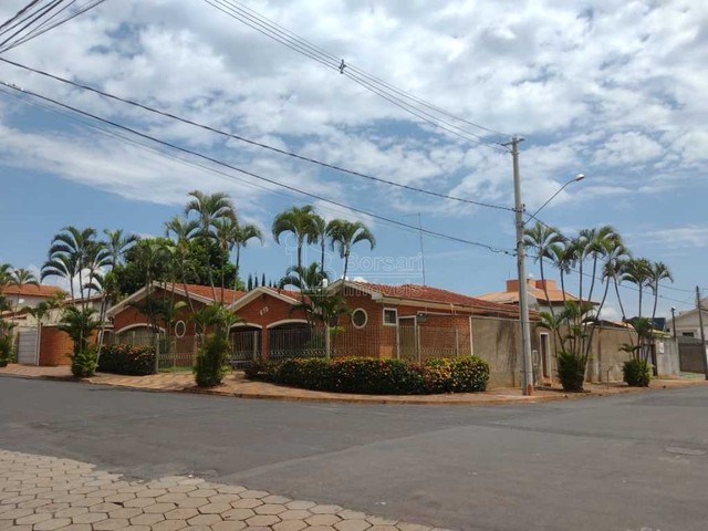 Locação de Casas / Comercial na cidade de Araraquara