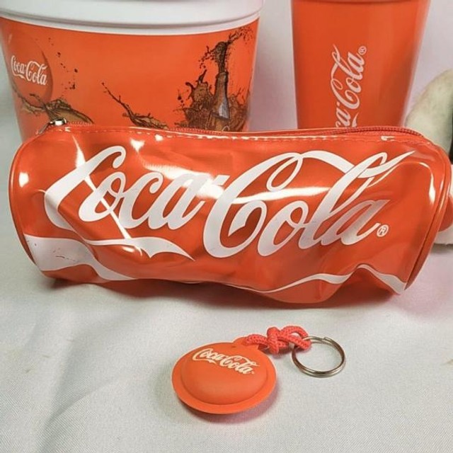 Lote composto por Geloucos da COCA-COLA, 100 unidades