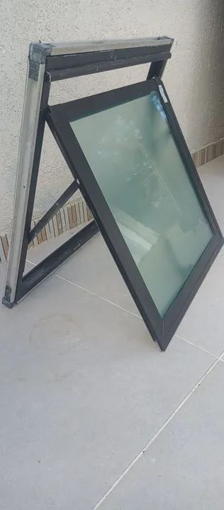 Janela Maxim-ar de Alumínio/0,57×0,57 - Foto 2