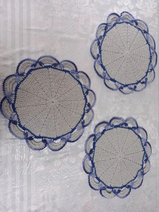 Jogo Americano de crochê - 3 Peças - cinza/azul - 41cm de diâmetro  - Foto 2