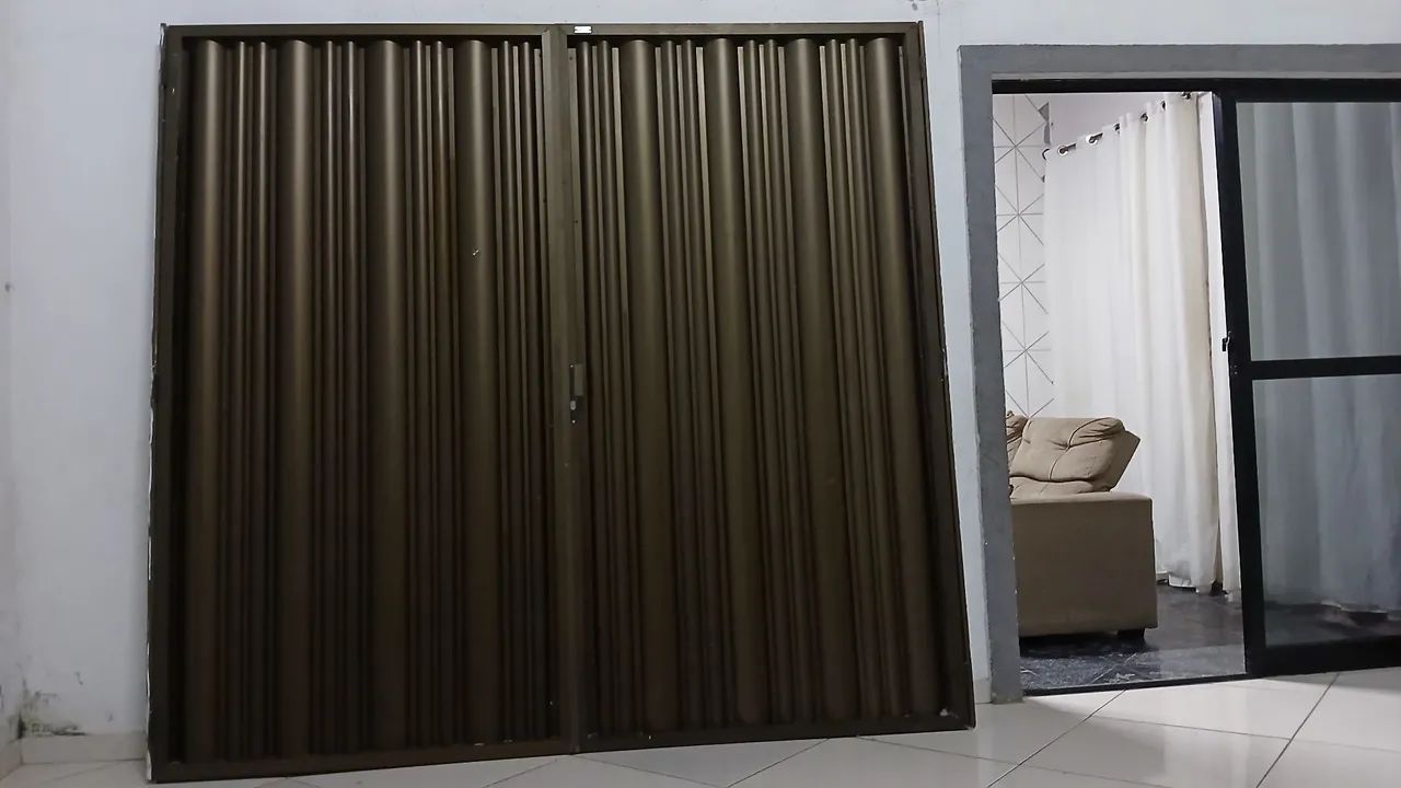 Portão de alumínio celbra seme novo duas banda largura 260 altura 230 - Foto 4