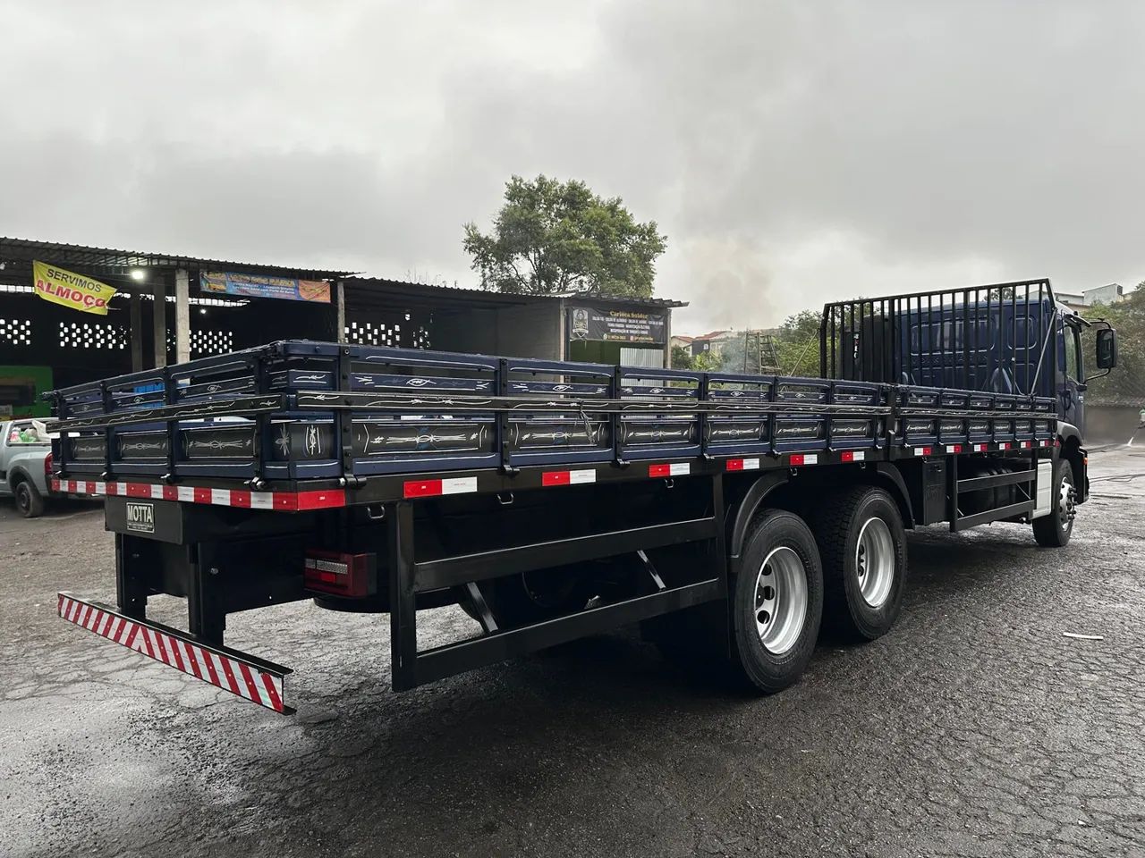 Vw 26260 2024 6x2 truck carroceria 22.000km pneus novos  - Foto 3