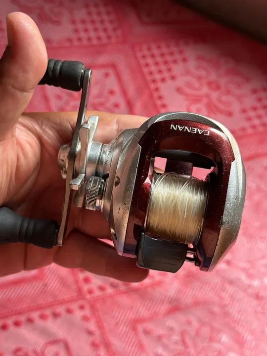 Carretilha de Pesca Shimano lado esquerdo 