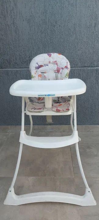 200 reais pra vender!!!Cadeira de Alimentação Burigotto Monstrinhos