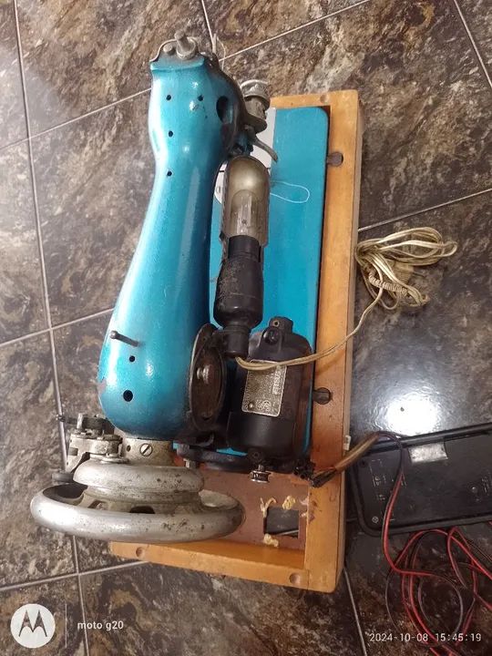 Máquina de Costura Antiga - Foto 4