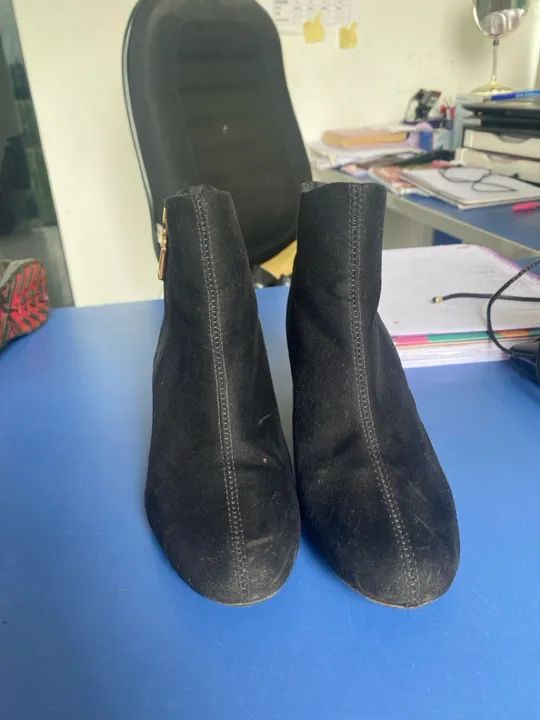 Botas pretas - Tamanho 35 - Foto 2