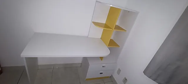 Escrivaninha de canto Permóbili Elisa Branco/Amarelo